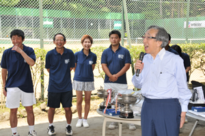 表彰式での服部大会会長のユーモア溢れるスピーチ