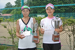 45才以上女子ダブルス優勝　長島恵理子（軽井沢会）・松下千恵子（国立競技場テニス場）組