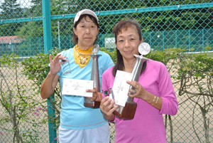 55才以上女子ダブルス優勝　太田直子（軽井沢会）・小川好美（フリー）組