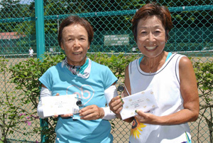 65才以下女子ダブルス準優勝　佐藤冴子（立川テニス倶楽部）・岩崎紀久代（双実テニスクラブ）組