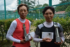 65才以上女子ダブルス優勝　金子/堀田組