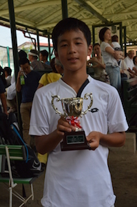 男子シングルス14歳以下優勝　大賀　優資選手