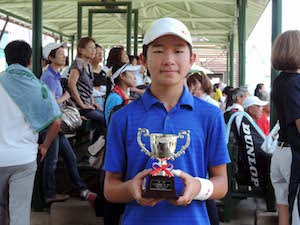 男子シングルス14歳以下優勝　三石　翔選手