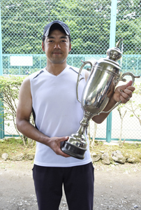 男子シングルス優勝　山﨑　剛選手