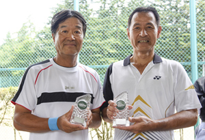 55才以上男子ダブルス優勝　倉島/井上組