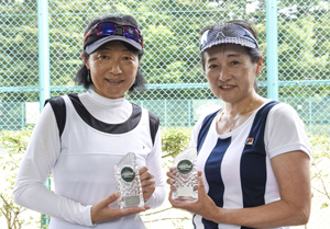 55才以上女子ダブルス優勝　楠原/加藤組