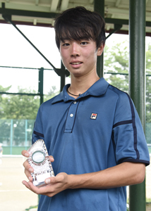 男子シングルス18歳以下優勝　藪田　樹彩亜選手