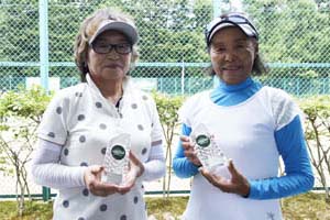 65才以上女子ダブルス優勝　山埼/町田組