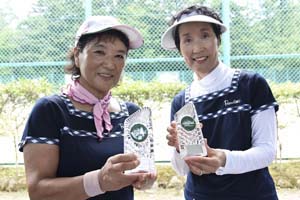 70才以上女子ダブルス優勝　岡本/久保田組