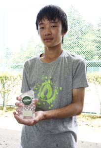 男子シングルス18才以下準優勝　貫井　亮選手