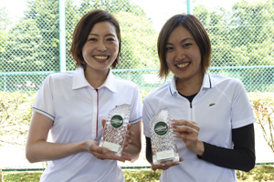 女子ダブルス優勝　渡邉/清水組