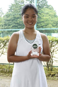 女子シングルス18歳以下準優勝　佐藤　綾香選手