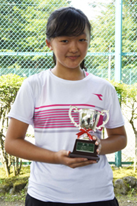 女子シングルス14歳以下優勝　太田　ユリア選手