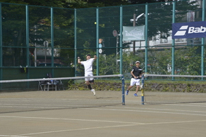 男子ダブルス決勝　斎藤選手のスマッシュ