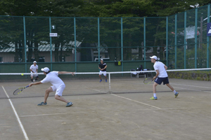 男子ダブルス決勝　木元選手のボレー