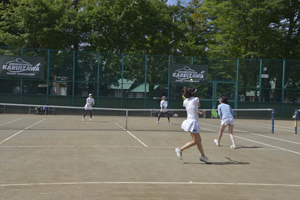 女子ダブルス決勝　森選手のフォアハンド